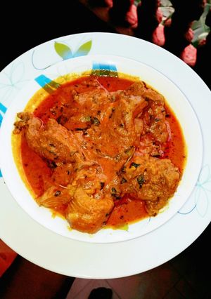 A picture of Banga soup with fresh cat fish and beef.