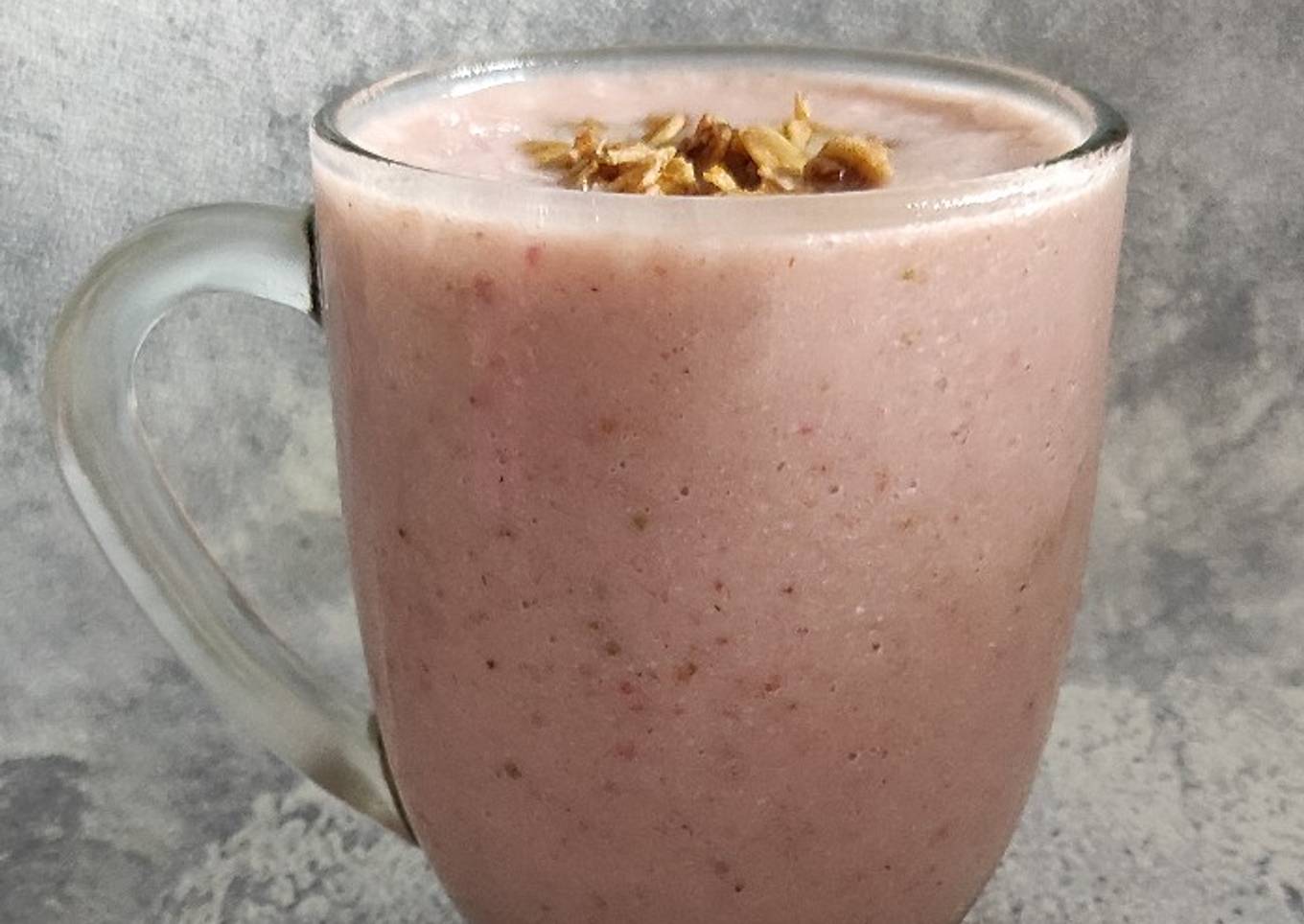Smoothies pisang + strawberry