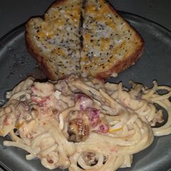A picture of For the cheese and garlic lovers out there. My beaded chicken cheesy spaghetti.