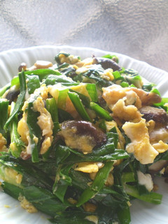 A picture of Try with Shiitake Mushrooms Stir-fried Pork with Garlic Chives and Eggs.