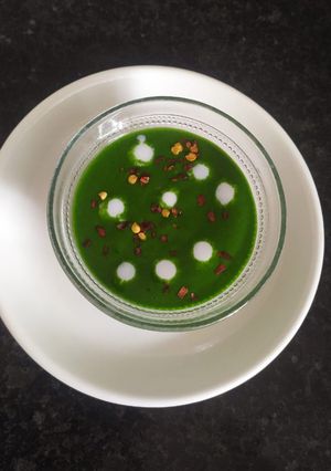 પાલક સૂપ (Palak Soup Recipe In Gujarati) રેસીપી મુખ્ય ફોટો