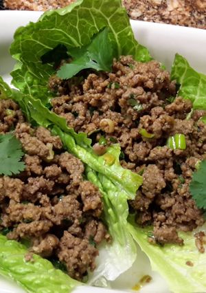 A picture of Sriracha Beef Wraps.