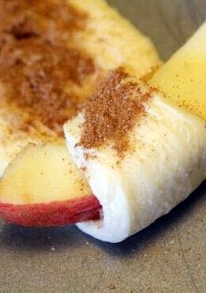 A picture of apple cinnamon crescents.