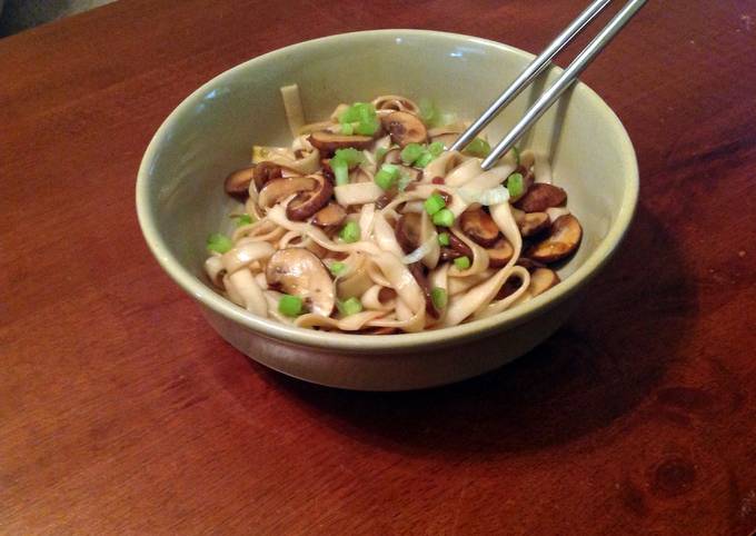 How to Prepare Quick Mushroom Lo Mein