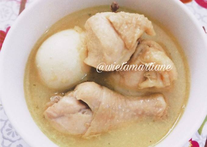 Opor Ayam Telur