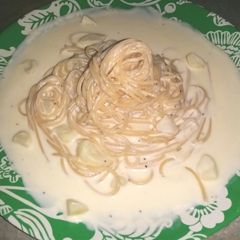 A picture of Alredo Sauce.