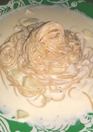 A picture of Alredo Sauce.
