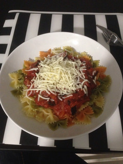 Una foto de Pasta con berenjena y tomate