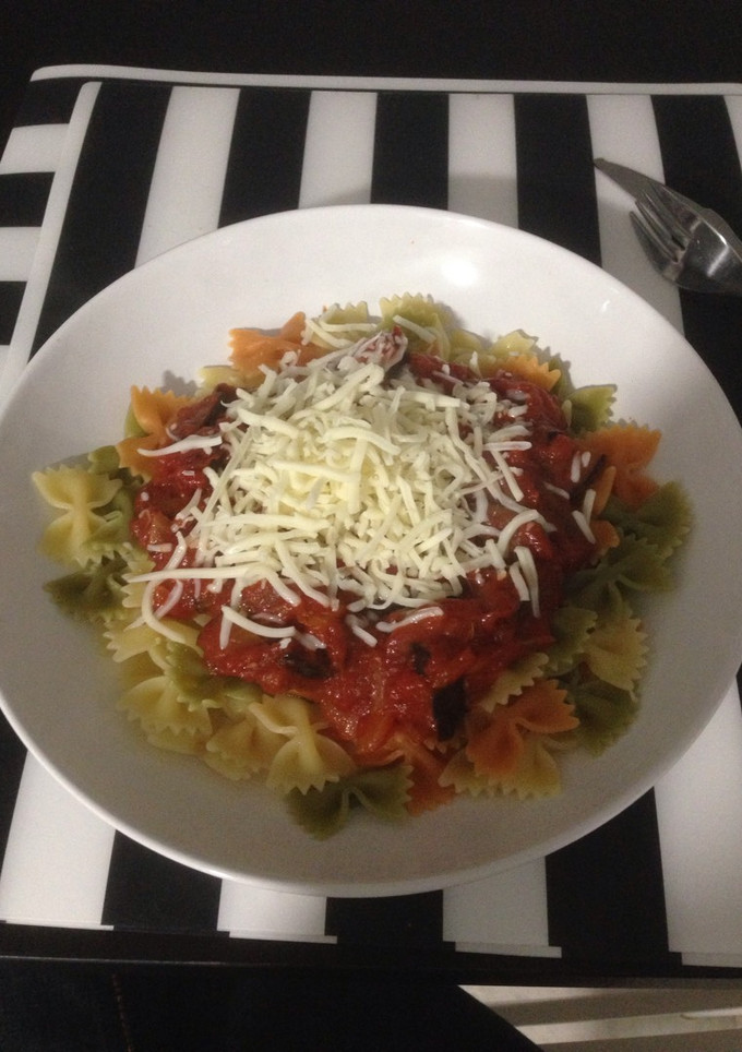 Una foto de Pasta con berenjena y tomate