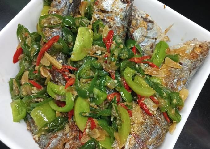 Resep Ikan Kembung Cabai Ijo Oleh Syally Cookpad