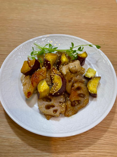 雞肉 蓮藕 地瓜🍠 酸甜炒 鶏肉 れんこん さつまいもの甘酸っぱい炒め 的食譜成品照片