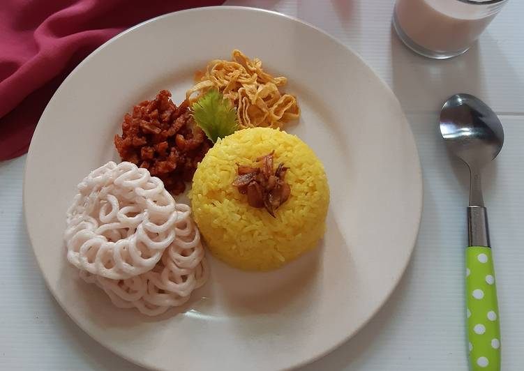 Nasi Kuning (ala Magic Com)