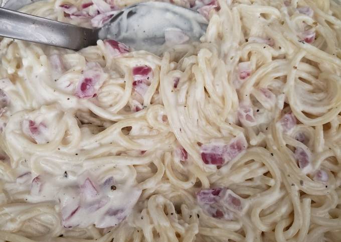 Spaghetti con Salsa Alfredo Receta de Ruby Payalich- Cookpad