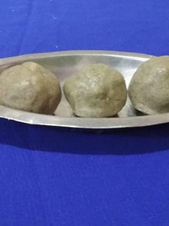 કુલેર ના લાડુ (બાજરી ના લોટ ના લાડુ) રેસીપી મુખ્ય ફોટો