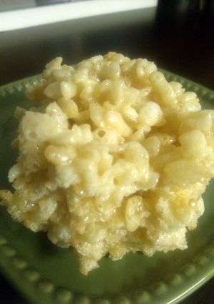 A picture of Traditional rice crispy treats.