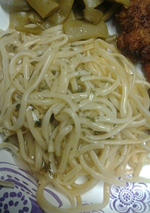 A picture of Linguine with parsley and pepper sauce.
