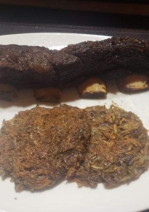Una foto de Asado de tira con papas rosti a la parrilla. Jorge