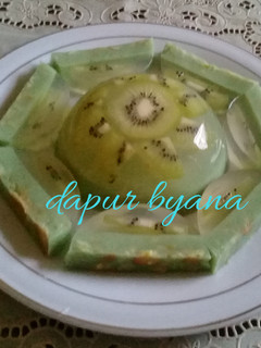 Foto resep Puding kiwi with malkist matcha latte ala dapur byana😊