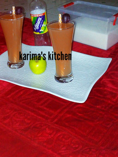 A picture of Apple grape juice.