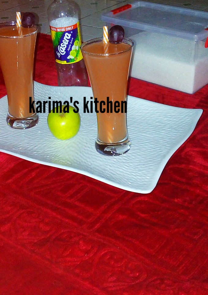 A picture of Apple grape juice.