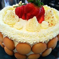 A picture of Ray's' Banana Pudding Cake.
