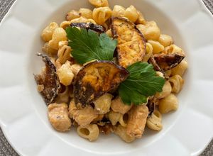 Foto principal de Tiburones con pollo y berenjena frita 🍗🍆