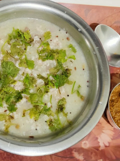 அரிசி கஞ்சி மற்றும் கடுகு சட்னி (Arisi kanji & kaduku chutney recipe in tamil) செய்முறை முக்கிய புகைப்படம்