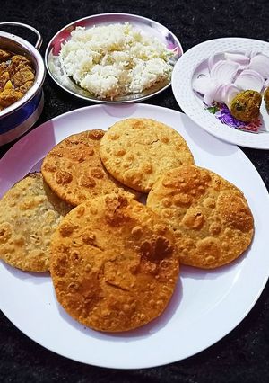 जोधपुरी प्याज़ की कचौड़ी (Jodhpuri Pyaz ki kachori recipe in Hindi) रेसिपी मुख्य फोटो