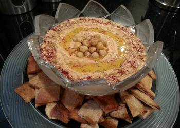 Easiest Way to Prepare Tasty Roasted Red Pepper  Roasted Garlic Hummus w Whole Wheat Pita Chips