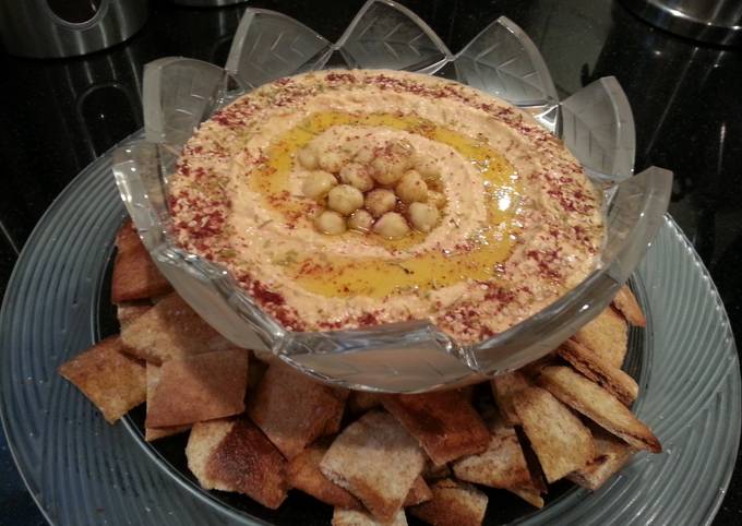 Simple Way to Prepare Perfect Roasted Red Pepper &amp; Roasted Garlic Hummus w/ Whole Wheat Pita Chips