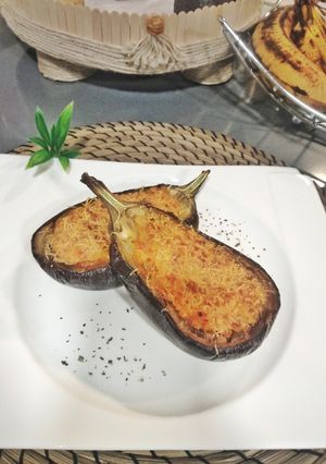 Una foto de Berenjena rellena de pollo