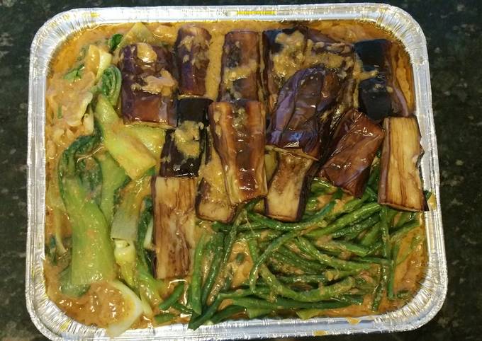 Kare-kare(oxtail and tripe in peanut sauce)