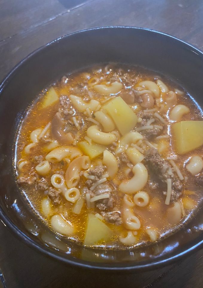 Una foto de Sopita de coditos con carne molida