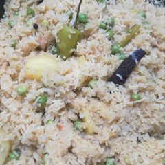 A picture of Potatoes and peas tahirii.