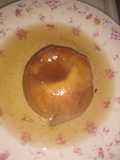 Manzana asada con miel, canela, nuez moscada y clavo de olor