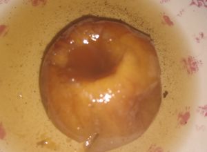 Una foto de Manzana asada con miel, canela, nuez moscada y clavo de olor