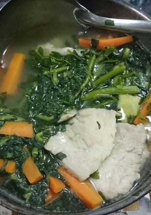 水茼蒿甘荀肉片湯 的食譜成品照片