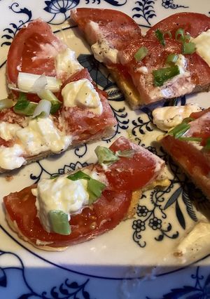 A picture of California Farm Tomato Sandwich.