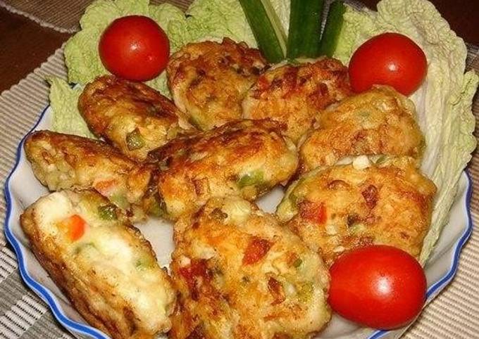 Курица с овощами в томатном соусе.