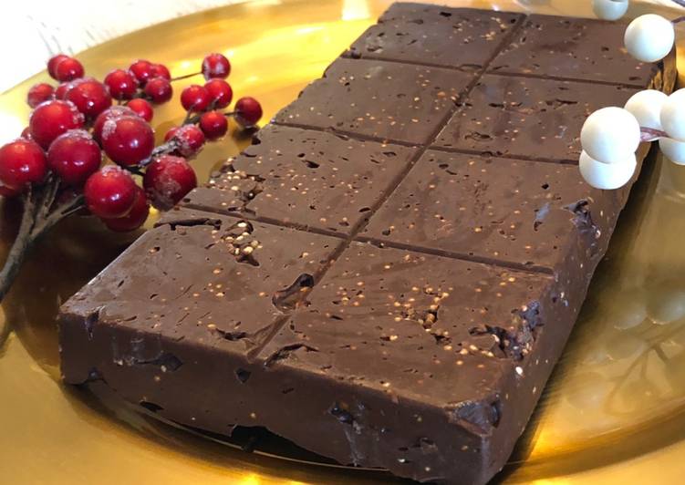 Turrón de Chocolate con Pistachos y Quinoa Tostada en Mambo