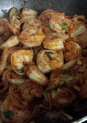 Hình của món Tôm xào kim chi.