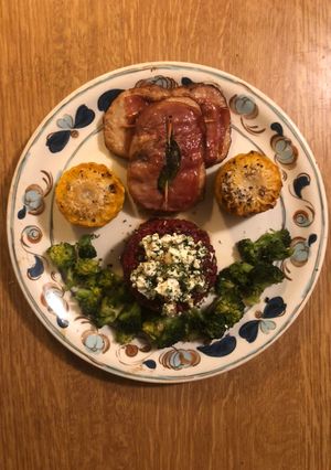 Saltimbocca céklarizottóval, sült kukoricával és vajban párolt brokkolival recept fotója