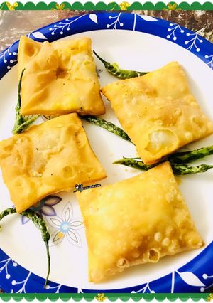 A picture of Lukmi pockets with cashews mins stuffing.