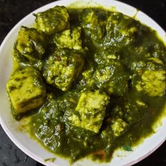 A picture of Palak paneer.