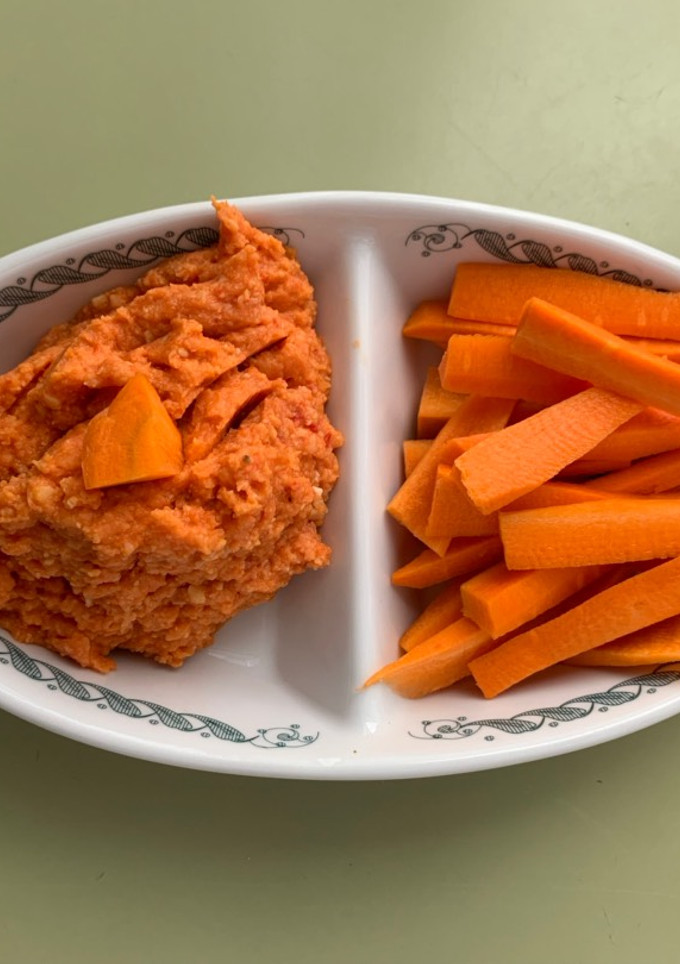 Una foto de Hummus de pimientos del piquillo