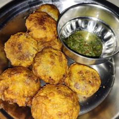 A picture of Aloo tikki.