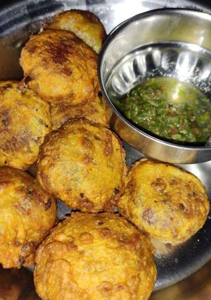 A picture of Aloo tikki.