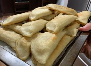 Una foto de Empanadas de papa con atún y queso