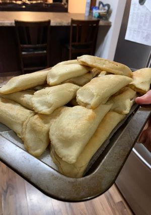 Una foto de Empanadas de papa con atún y queso