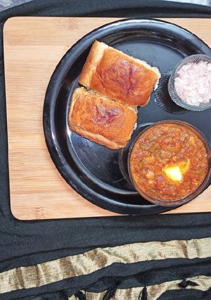A picture of Pav bhaji.
